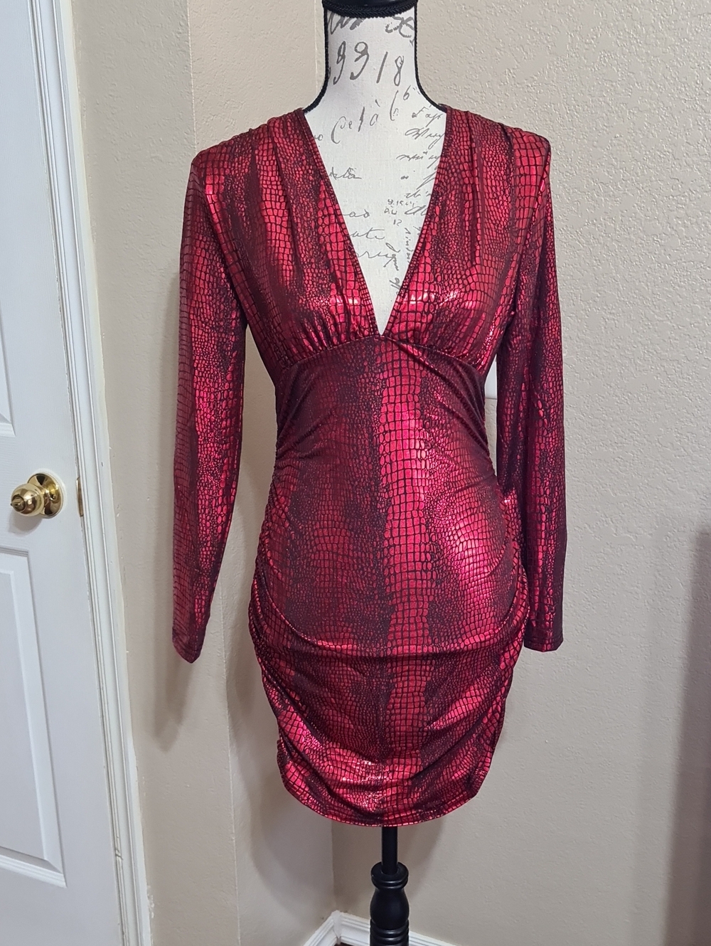 Women’s Red Metallic Snake-Print Long Sleeve Party Dress